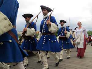 Girona resisteix! Jornades de recreaci&oacute; hist&ograve;rica de la Guerra de Successi&oacute;. La desfilada