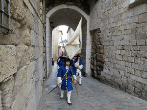 Girona resisteix! Jornades de recreaci&oacute; hist&ograve;rica de la Guerra de Successi&oacute;. La desfilada