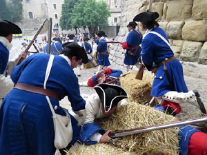 Girona resisteix! Jornades de recreaci&oacute; hist&ograve;rica de la Guerra de Successi&oacute;. Combat a la pla&ccedil;a de Sant Dom&egrave;nec