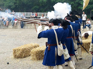Girona resisteix! Jornades de recreaci&oacute; hist&ograve;rica de la Guerra de Successi&oacute;. Combat a la pla&ccedil;a de Sant Dom&egrave;nec