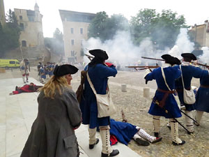 Girona resisteix! Jornades de recreaci&oacute; hist&ograve;rica de la Guerra de Successi&oacute;. Combat a la pla&ccedil;a de Sant Dom&egrave;nec