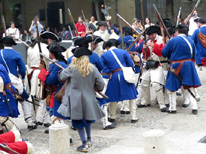 Girona resisteix! Jornades de recreaci&oacute; hist&ograve;rica de la Guerra de Successi&oacute;. Combat a la pla&ccedil;a de Sant Dom&egrave;nec