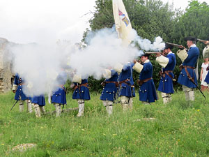 Girona resisteix! Jornades de recreaci&oacute; hist&ograve;rica de la Guerra de Successi&oacute;. Castell de Montju&iuml;c. Combat al pati d'armes