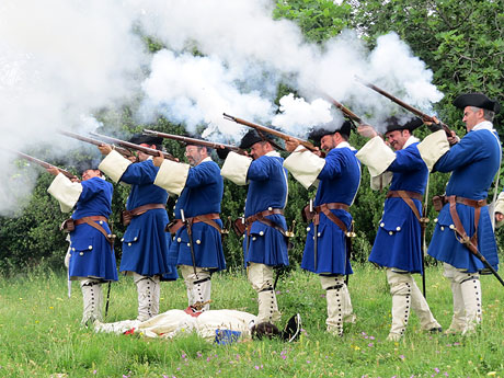 Girona resisteix! Jornades de recreaci&oacute; hist&ograve;rica de la Guerra de Successi&oacute;. Castell de Montju&iuml;c. Combat al pati d'armes