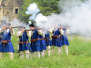 Girona resisteix! Jornades de recreaci&oacute; hist&ograve;rica de la Guerra de Successi&oacute;. Castell de Montju&iuml;c. Combat al pati d'armes