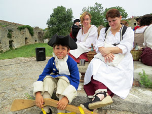 Girona resisteix! Jornades de recreaci&oacute; hist&ograve;rica de la Guerra de Successi&oacute;. Castell de Montju&iuml;c. Presentaci&oacute; de les unitats