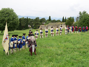 Girona resisteix! Jornades de recreaci&oacute; hist&ograve;rica de la Guerra de Successi&oacute;. Castell de Montju&iuml;c. Presentaci&oacute; de les unitats