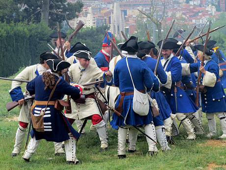 Girona resisteix! Jornades de recreaci&oacute; hist&ograve;rica de la Guerra de Successi&oacute;. Castell de Montju&iuml;c. Assalt de les portes del castell