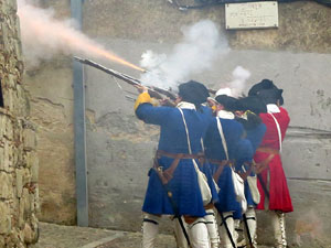 Girona resisteix! Jornades de recreaci&oacute; hist&ograve;rica de la Guerra de Successi&oacute;. Combat al carrer de Pere de Rocaberti