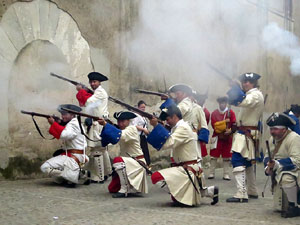 Girona resisteix! Jornades de recreaci&oacute; hist&ograve;rica de la Guerra de Successi&oacute;. Combat al carrer de Pere de Rocaberti