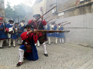 Girona resisteix! Jornades de recreaci&oacute; hist&ograve;rica de la Guerra de Successi&oacute;. Combat al carrer de Pere de Rocaberti