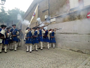 Girona resisteix! Jornades de recreaci&oacute; hist&ograve;rica de la Guerra de Successi&oacute;. Combat al carrer de Pere de Rocaberti