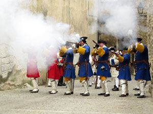 Girona resisteix! Jornades de recreaci&oacute; hist&ograve;rica de la Guerra de Successi&oacute;. Combat al carrer de Pere de Rocaberti