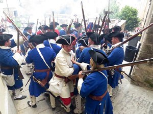 Girona resisteix! Jornades de recreaci&oacute; hist&ograve;rica de la Guerra de Successi&oacute;. Combat al carrer de Pere de Rocaberti