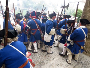 Girona resisteix! Jornades de recreaci&oacute; hist&ograve;rica de la Guerra de Successi&oacute;. Combat al carrer de Pere de Rocaberti