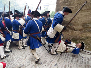 Girona resisteix! Jornades de recreaci&oacute; hist&ograve;rica de la Guerra de Successi&oacute;. Combat al carrer de Pere de Rocaberti