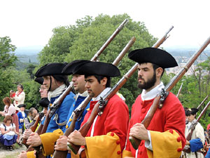 Girona resisteix! Jornades de recreaci&oacute; hist&ograve;rica de la Guerra de Successi&oacute;. Castell de Montju&iuml;c. Presentaci&oacute; de les unitats