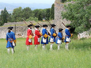 Girona resisteix! Jornades de recreaci&oacute; hist&ograve;rica de la Guerra de Successi&oacute;. Castell de Montju&iuml;c. Presentaci&oacute; de les unitats