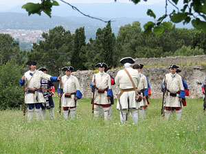 Girona resisteix! Jornades de recreaci&oacute; hist&ograve;rica de la Guerra de Successi&oacute;. Castell de Montju&iuml;c. Presentaci&oacute; de les unitats