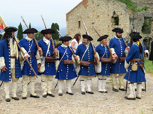 Girona resisteix! Jornades de recreaci&oacute; hist&ograve;rica de la Guerra de Successi&oacute;. Castell de Montju&iuml;c. Presentaci&oacute; de les unitats