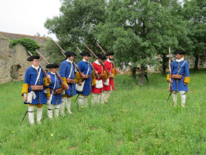 Girona resisteix! Jornades de recreaci&oacute; hist&ograve;rica de la Guerra de Successi&oacute;. Castell de Montju&iuml;c. Presentaci&oacute; de les unitats