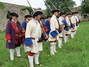 Girona resisteix! Jornades de recreaci&oacute; hist&ograve;rica de la Guerra de Successi&oacute;. Castell de Montju&iuml;c. Presentaci&oacute; de les unitats