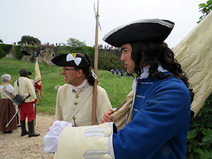 Girona resisteix! Jornades de recreaci&oacute; hist&ograve;rica de la Guerra de Successi&oacute;. Castell de Montju&iuml;c. Presentaci&oacute; de les unitats