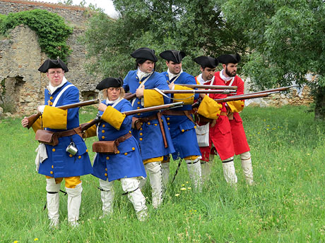 Girona resisteix! Jornades de recreaci&oacute; hist&ograve;rica de la Guerra de Successi&oacute;. Castell de Montju&iuml;c. Presentaci&oacute; de les unitats