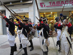 IX Festa Reviu els Setges Napole&ograve;nics de Girona. Desfilada pels carrers del Barri Vell