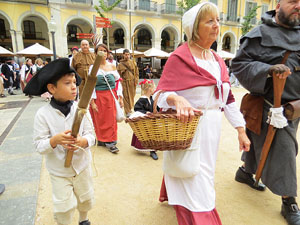 IX Festa Reviu els Setges Napole&ograve;nics de Girona. Presentaci&oacute; a la pla&ccedil;a de la Independ&egrave;ncia