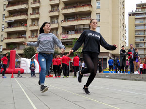 V Jornada de l'Esport Femen&iacute; 2017 a la pla&ccedil;a Salvador Espriu, la de Francesc Calvet i Rubalcaba, i el riu Onyar