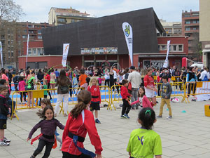 V Jornada de l'Esport Femen&iacute; 2017 a la pla&ccedil;a Salvador Espriu, la de Francesc Calvet i Rubalcaba, i el riu Onyar