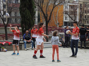 V Jornada de l'Esport Femen&iacute; 2017 a la pla&ccedil;a Salvador Espriu, la de Francesc Calvet i Rubalcaba, i el riu Onyar