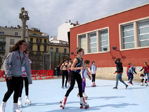 V Jornada de l'Esport Femen&iacute; 2017 a la pla&ccedil;a Salvador Espriu, la de Francesc Calvet i Rubalcaba, i el riu Onyar