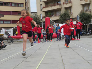 V Jornada de l'Esport Femen&iacute; 2017 a la pla&ccedil;a Salvador Espriu, la de Francesc Calvet i Rubalcaba, i el riu Onyar
