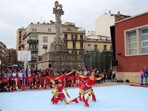 V Jornada de l'Esport Femen&iacute; 2017 a la pla&ccedil;a Salvador Espriu, la de Francesc Calvet i Rubalcaba, i el riu Onyar