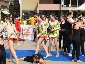 V Jornada de l'Esport Femen&iacute; 2017 a la pla&ccedil;a Salvador Espriu, la de Francesc Calvet i Rubalcaba, i el riu Onyar