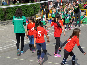V Jornada de l'Esport Femen&iacute; 2017 a la pla&ccedil;a Salvador Espriu, la de Francesc Calvet i Rubalcaba, i el riu Onyar