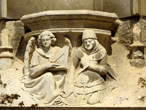 Les m&egrave;nsules de la porta dels Ap&ograve;stols