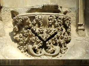 Les m&egrave;nsules de la porta dels Ap&ograve;stols