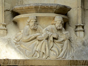 Les m&egrave;nsules de la porta dels Ap&ograve;stols