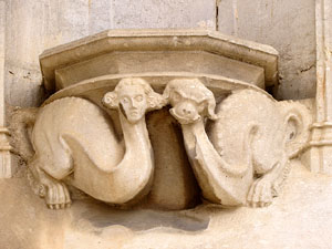 Les m&egrave;nsules de la porta dels Ap&ograve;stols