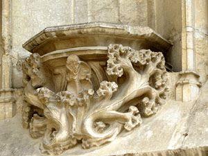 Les m&egrave;nsules de la porta dels Ap&ograve;stols