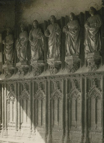 Detall dels Ap&ograve;stols de la porta hom&ograve;nima, a la Catedral de Girona. 1920-1936