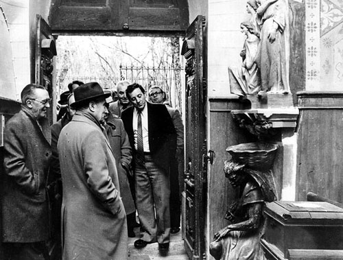 Visita del president franc&egrave;s Fran&ccedil;os Mitterrand a l'esgl&eacute;sia de R&egrave;nnas del Cast&egrave;lh el 2 de mar&ccedil; 1981