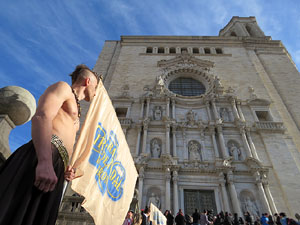 Nadal 2016. R&egrave;cord Guiness de pujada d'escales en equilibri a la Catedral