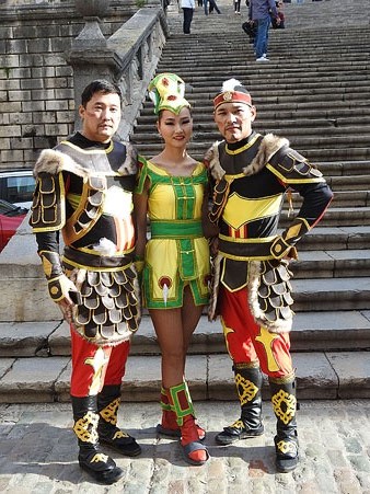 Artistes del Circ de Nadal de Girona, a les escales de la Catedral