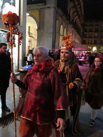 El seguici de l'Esperit de Nadal: la Tardor a la pla&ccedil;a de la Independ&egrave;ncia