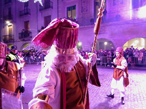 La Cavalcada de Reis 2017. Arribada a la pla&ccedil;a del Vi i rebuda de l'alcaldessa