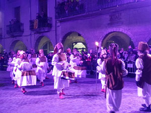La Cavalcada de Reis 2017. Arribada a la pla&ccedil;a del Vi i rebuda de l'alcaldessa